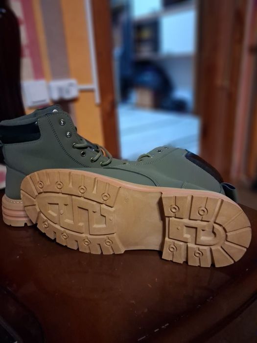 Продам демисизоные мужские ботинки