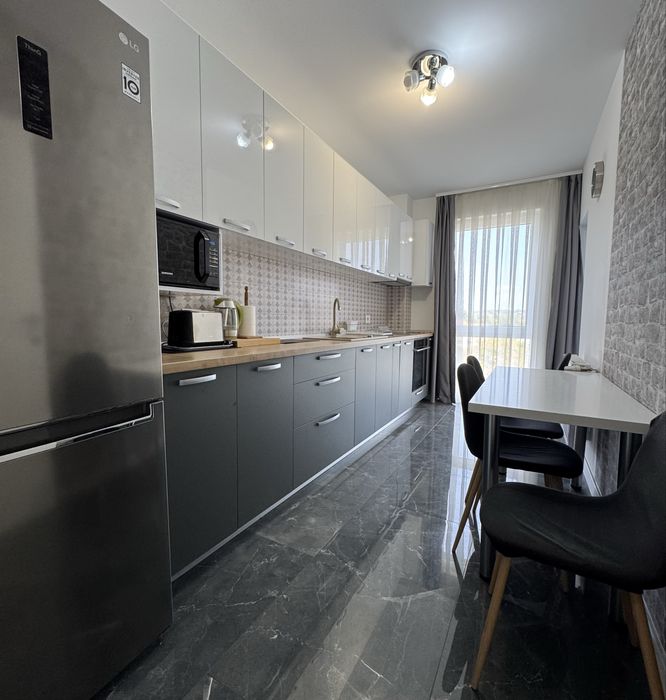 Închiriez apt. 2 camere, 450€