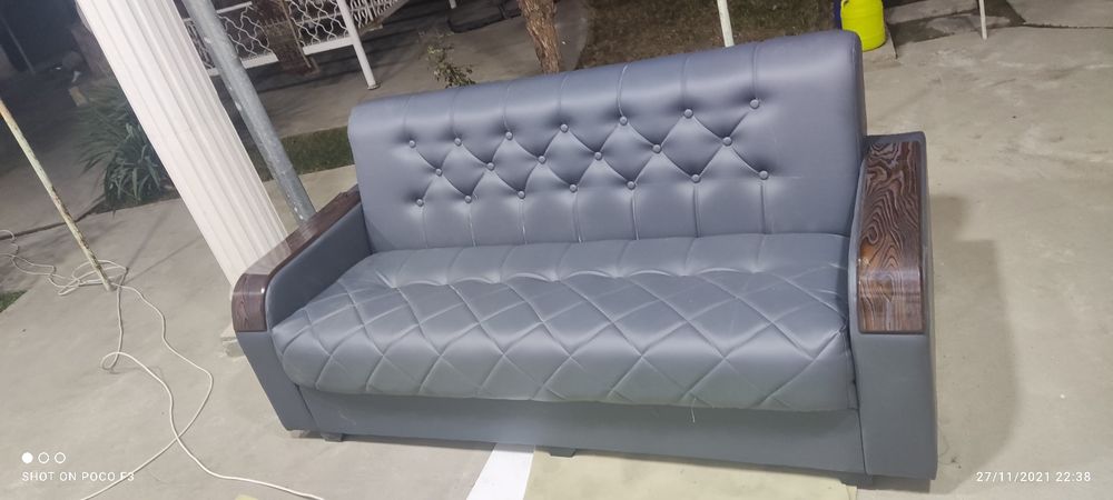 Divan ot Black Oficce