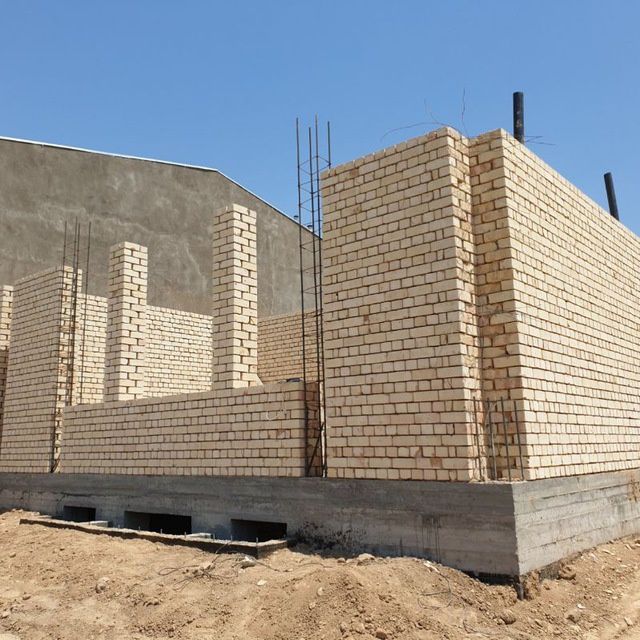 Пишган ва хом гишт Кирпич,