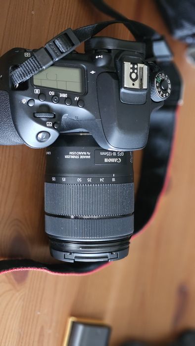 Dslr Canon eos 80d + canon efs 18-135