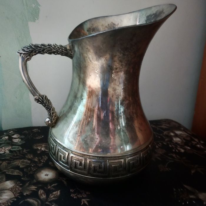Стара метална тежко посребрена кана