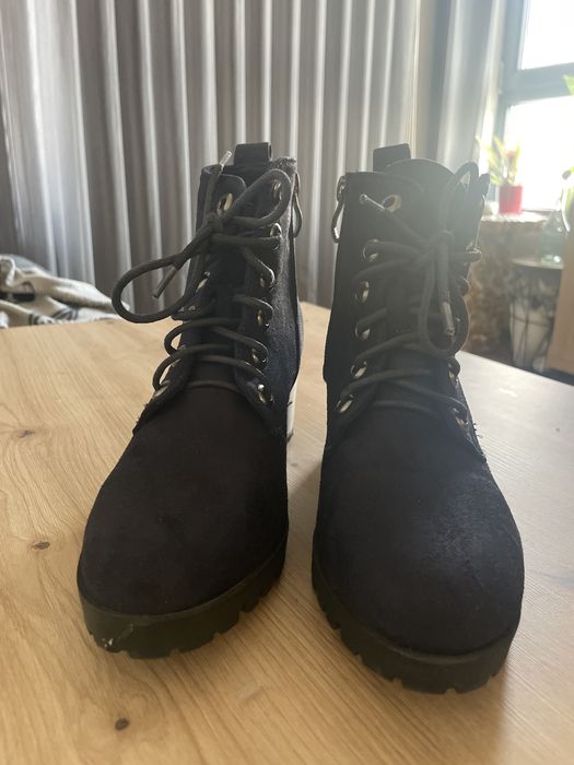 Обувки с нисък ток