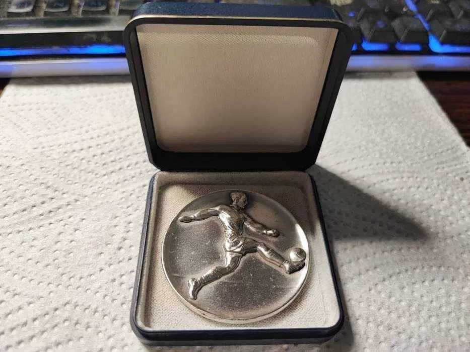 Lot vintage de 8 medalii diferite 2