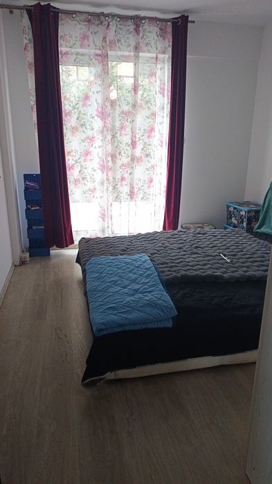 Vând apartament 3 camere cu curte propriee și 2 terase în Sântandrei