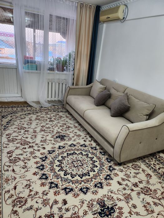 Шкаф белый с зеркалом