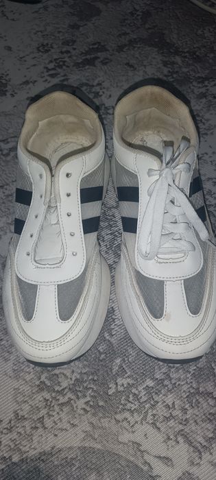 Кроссовки женские