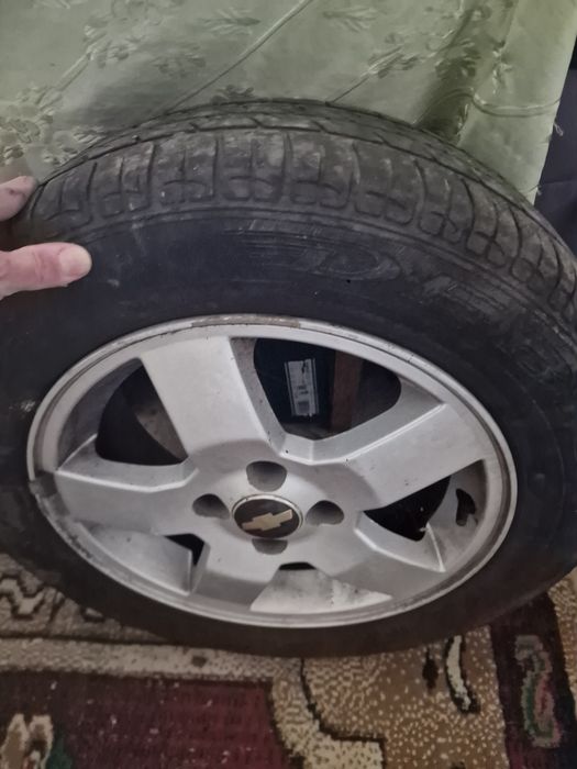 Vând 4 roți vară Chevrolet (jante + anvelope)