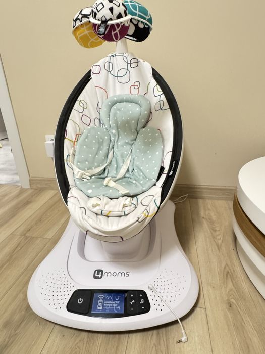 Електрическа бебешка люлка mamaRoo 4.0