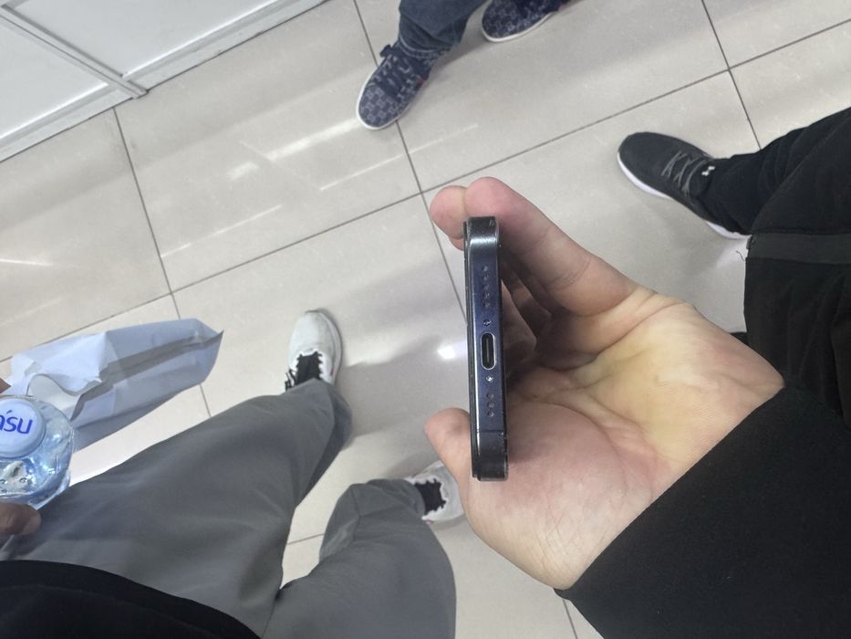 Продам айфон 15 про срочно