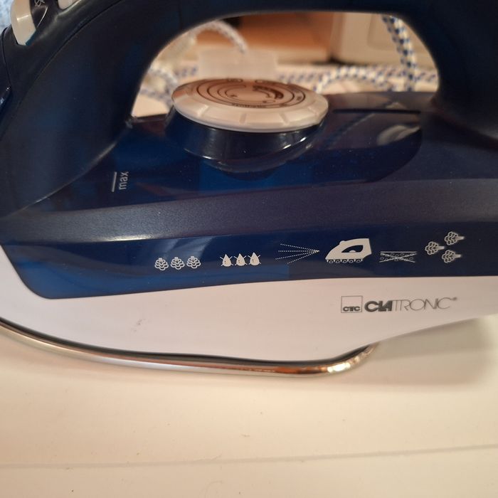 Парна ютия с 7 функции 2200W внос от Германия чисто нова