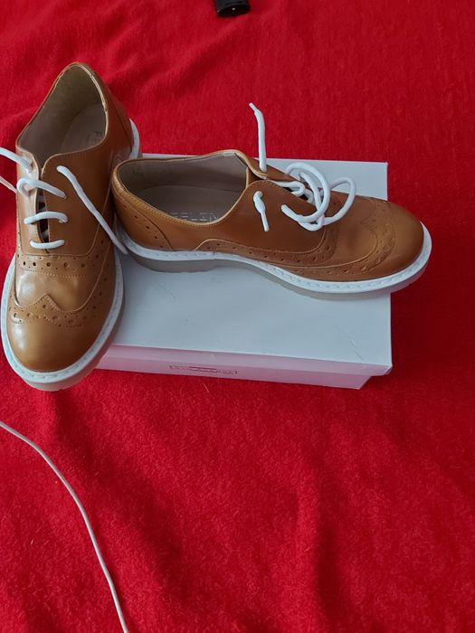 Pantofi dama cu șiret