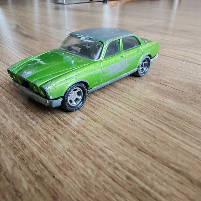Jaguar XJ 1:32 Matchbox made in Bulgaria