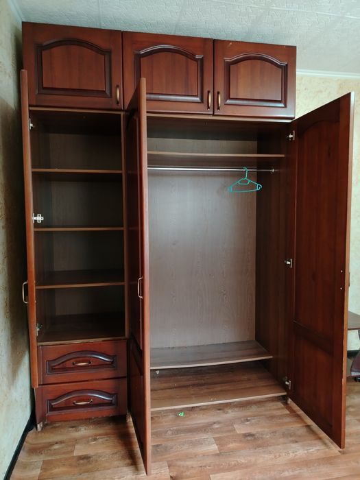 Срочно продам шифонер.
