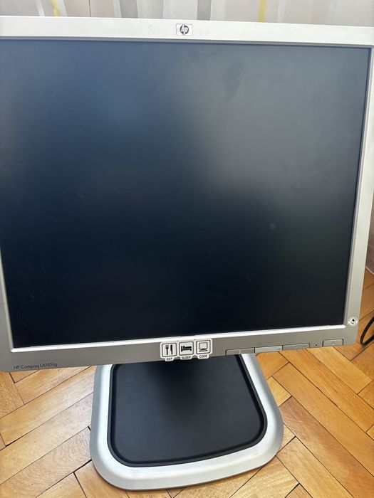 Монитор HP Compaq LA1951g! Може и коментар на цената!