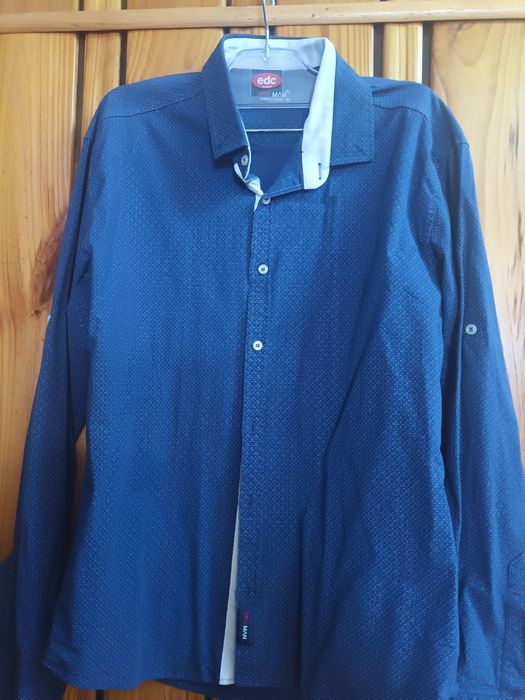 Мъжки ризи, продават се двете