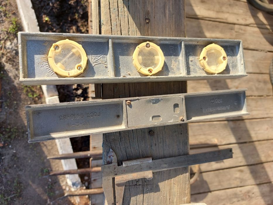 Продам уровни и  другое