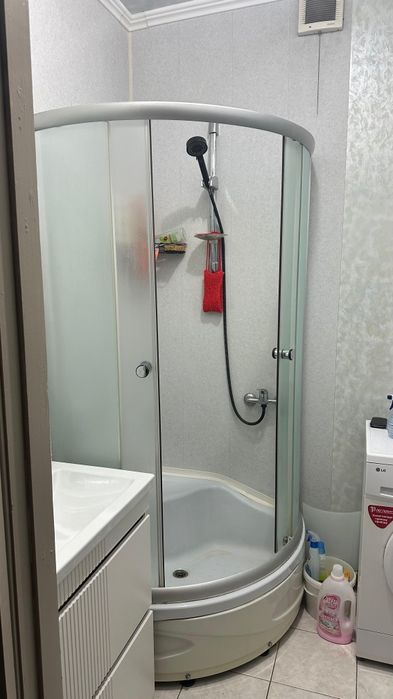 Душевая кабина для ванной