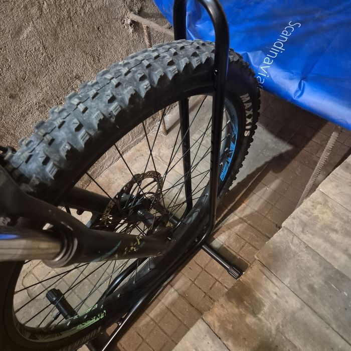 Практична  стойка за планински/електрически/пътни/детски велосипеди.