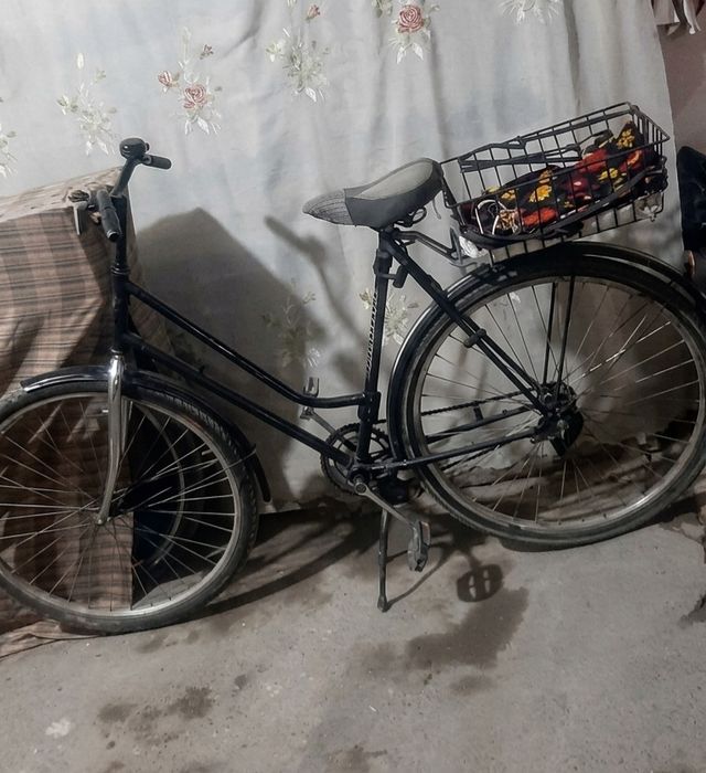 Velosiped Germaniya  ishlashi yaxshi, rangi qora