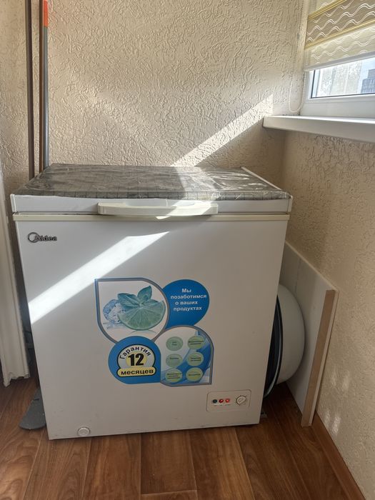 Продам морозильную камеру Midea