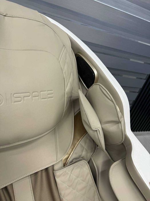 Массажное кресло с функцией подогрева для комфорта.