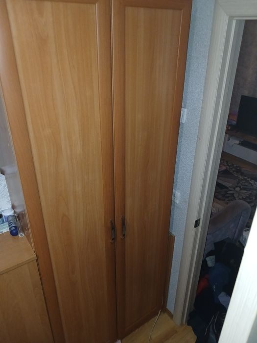 Продам шкаф б/ у с шифанером вместе