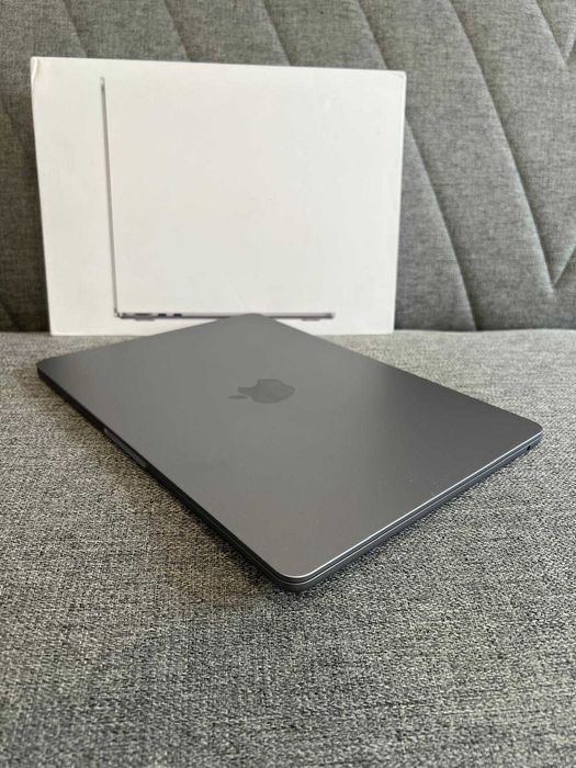 Vând Apple MacBook Air M2 – 13,6″ 8Gb Ram, 256 Gb