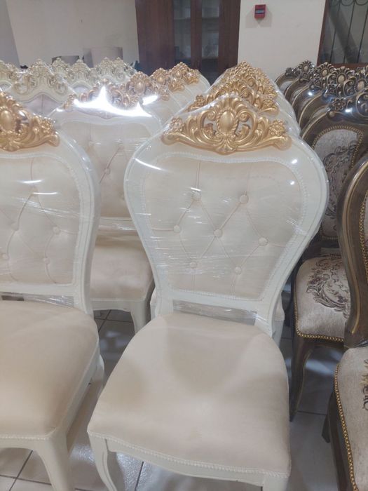 Stol stul kamplekt sotiladi