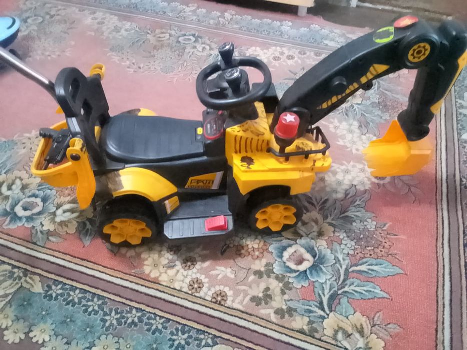 Продам детскую машинку
