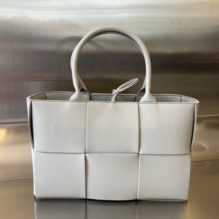 Geanta Bottega Veneta Arco Tote 30cm gri, Premium
