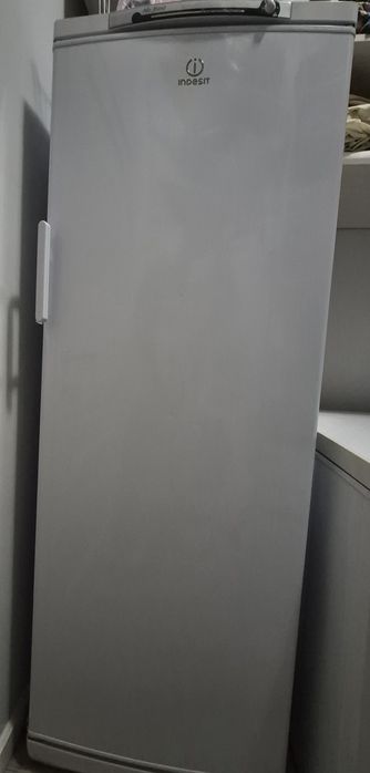 Морозильник вертикальный  Indesit  no frost