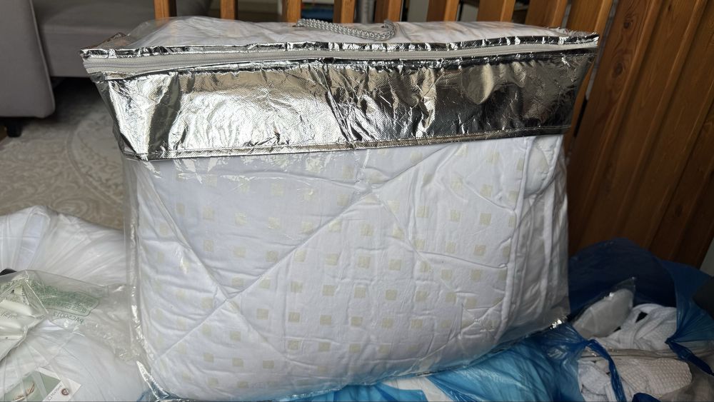 продам белые халаты, полотенца для ног