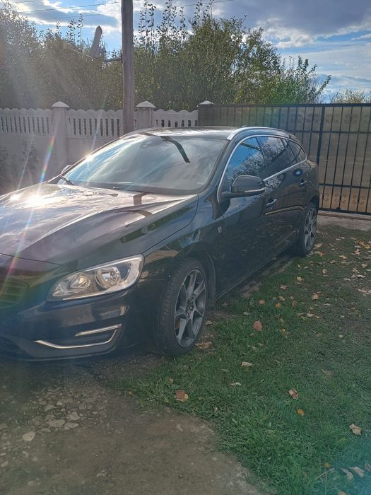 Vând Volvo v60 D2
