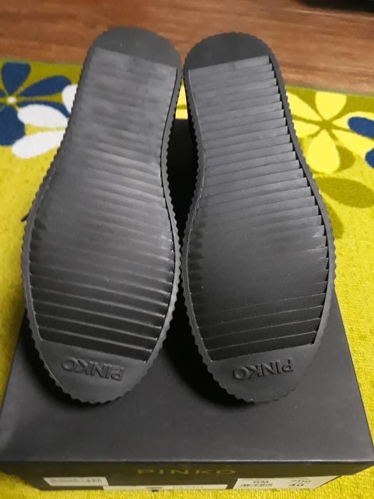 Sneakersi Pinko 40 originali, brand lux, catifea neagră