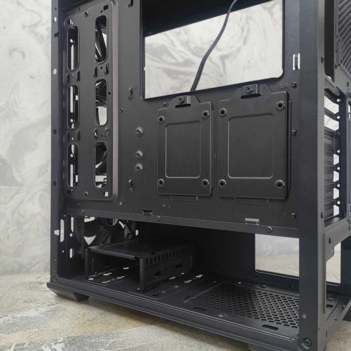 Корпус для ПК Mid-Tower, ATX / Micro-ATX / Mini-ITX