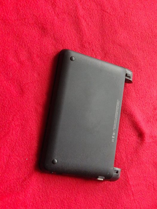 Laptop Compaq cu încărcător.  Lipsa HDD