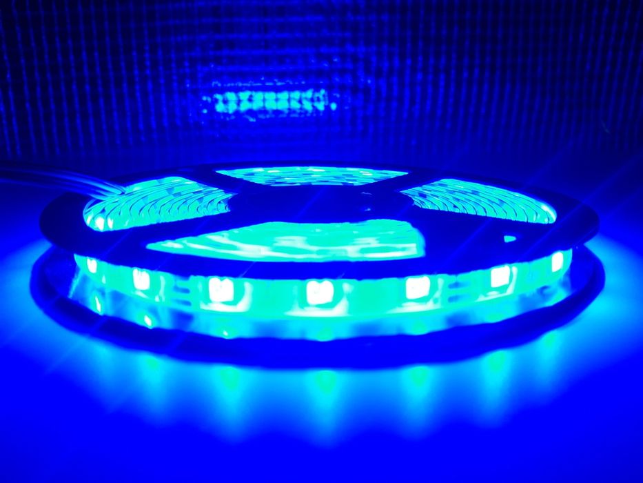 SET Banda RGB5050-300 LED + Sursa +Controller 44taste 5 METRI