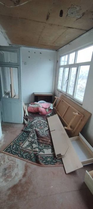 срочно 4 комнатная квартира . договоримся