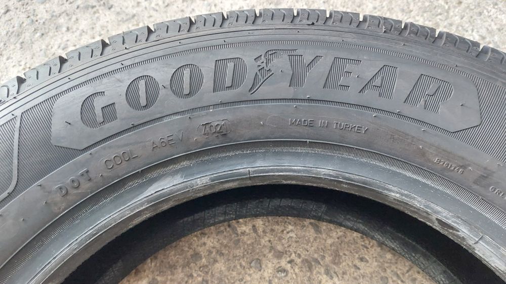 Нови гуми за Бус 215/65/16 C Goodyear Efficient Grip Cargo 2 броя
