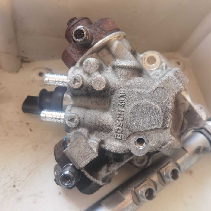 Дюзи помпа реал за бмв 3.0д 258кс