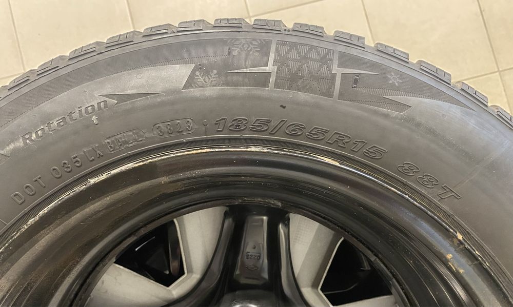 Roti Logan 3 jante otel / capace / anvelope iarna 185-65-15  Nexen