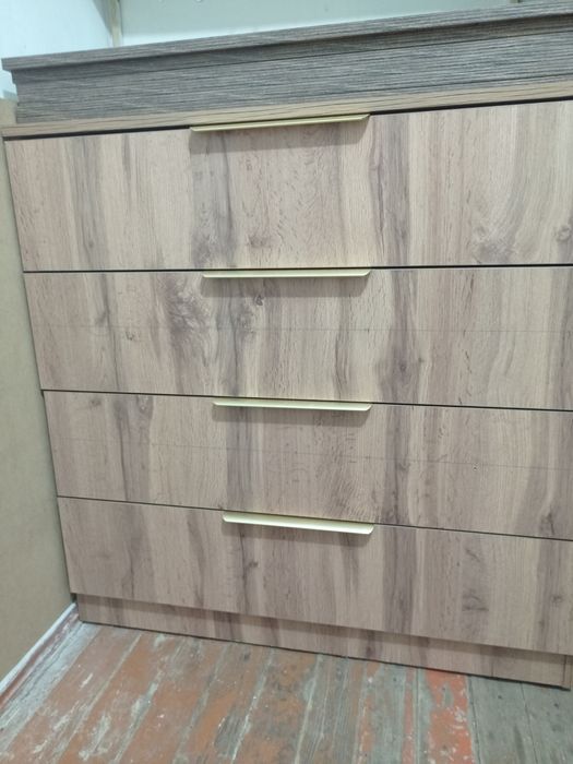 Продам комод цвета дуб ботан