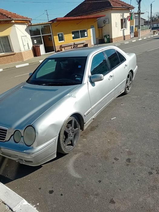 Mercedes  E  320  W 210
