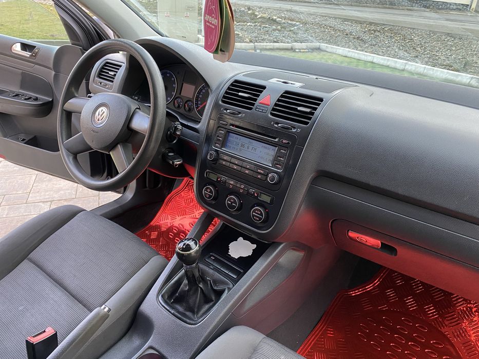 Vw Golf 5 1.6 16v 2007 Euro 4 Unic Proprietar în acte 2450€ usor neg