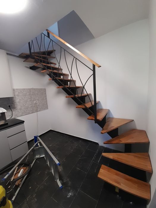 Scări metalice exterioare și interioare