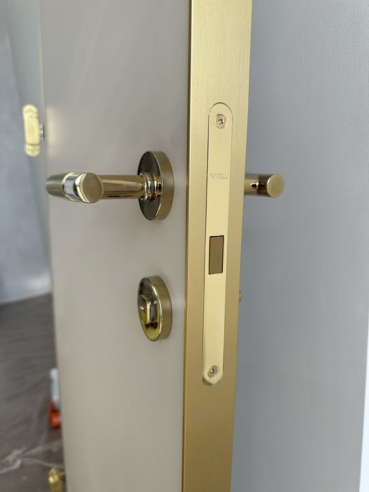 Установка межкомнатных дверей