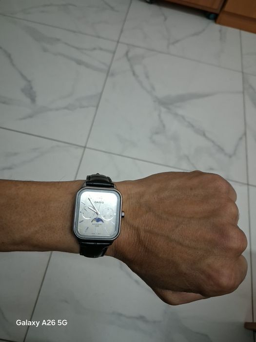 Продам мужские часы Casio