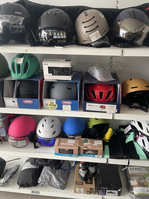 Căștii ,Ochelarii și echipament pentru schii