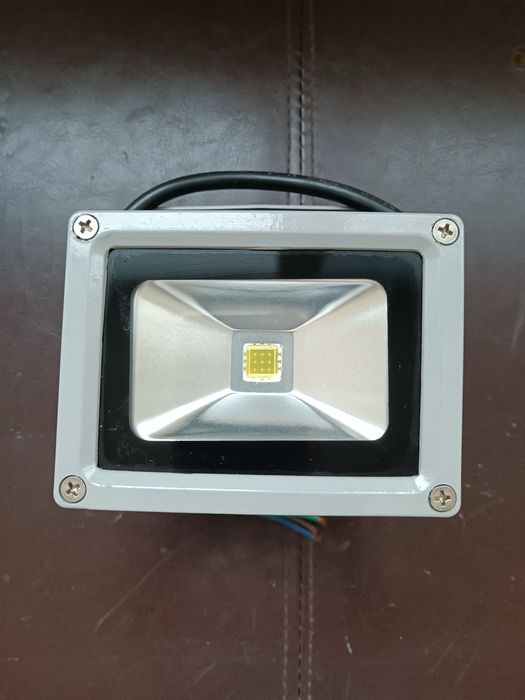 LED прожектор 10w